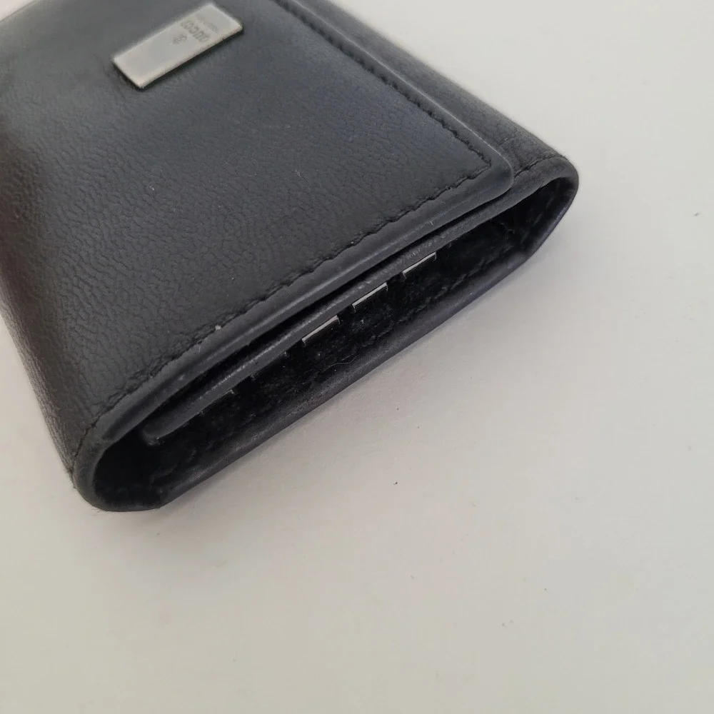 Gucci Black Pebbled Leather 6-Ring Key Case Wallet Silver Logo Plaque Italy